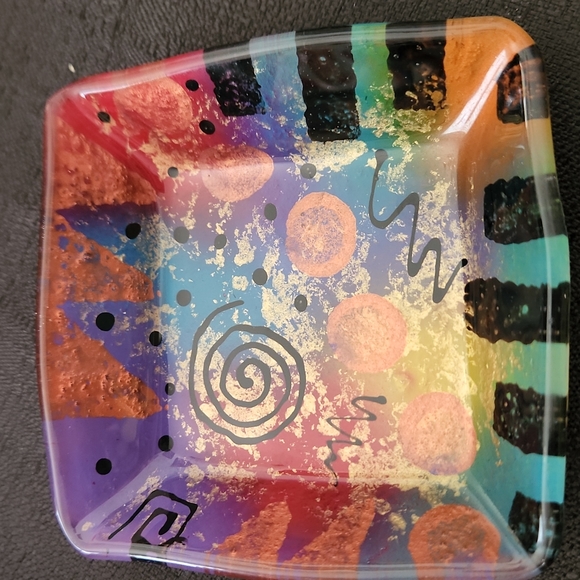 VINTAGE 1970S BOHO DECOR ABSTRACT ARTIST SIGNED GLASS PALLETES(6). - Picture 7 of 15